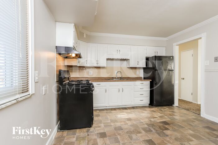 Building Photo - 525 Lula Dr