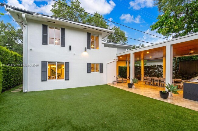 Building Photo - 1030 Manati Ave