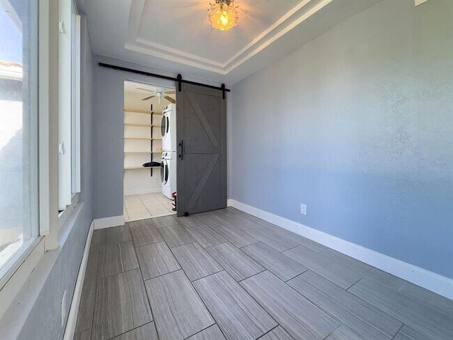 Building Photo - 902 NE 34th St