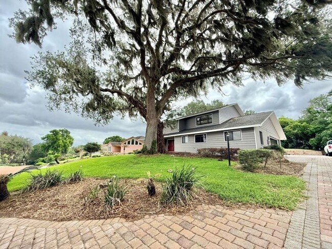 Building Photo - Large and Stunning 2700sqft Newly Renovated 3BR 3BTH!