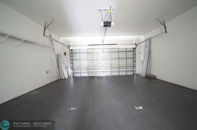 Building Photo - 7803 NW 70th Ave