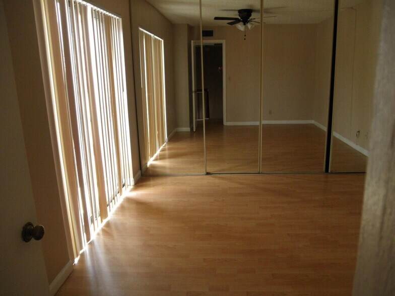 Building Photo - 571 Springdale Cir