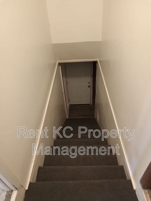Building Photo - 5703 NE 51st St
