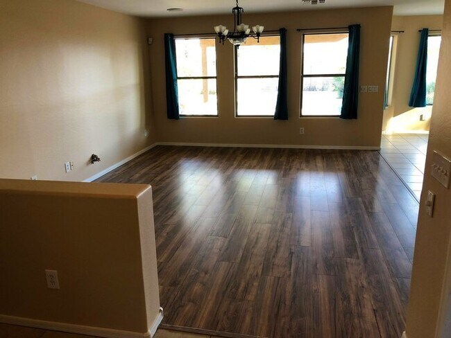 Building Photo - 2Bedroom plus Den-Mountain View & Sparklin...