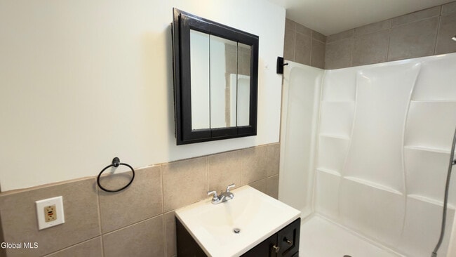 Building Photo - 3132 6th Ave