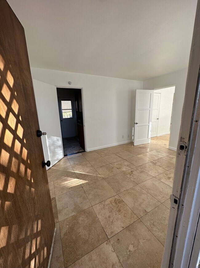 Building Photo - 6719-21 Wunderlin Ave