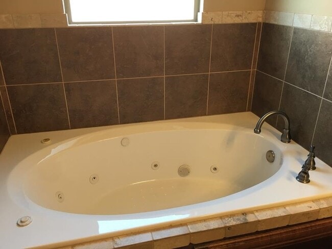 Building Photo - 1213 Red Rock Dr