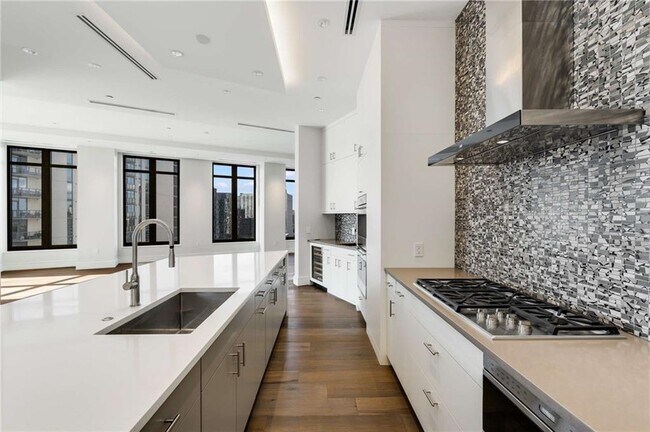 Building Photo - 3376 Peachtree Rd NE