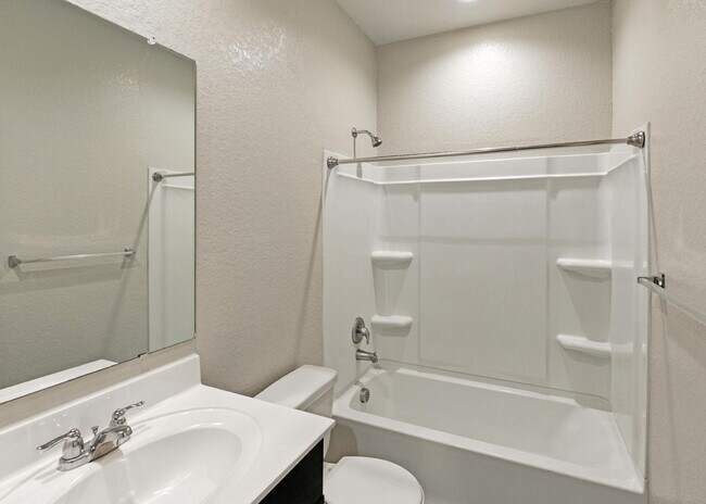 Building Photo - Immaculate 3BR/2BA Home Featuring Open-Con...