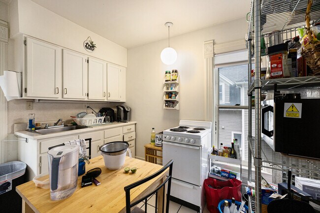 Building Photo - 528 S. Fifth -2