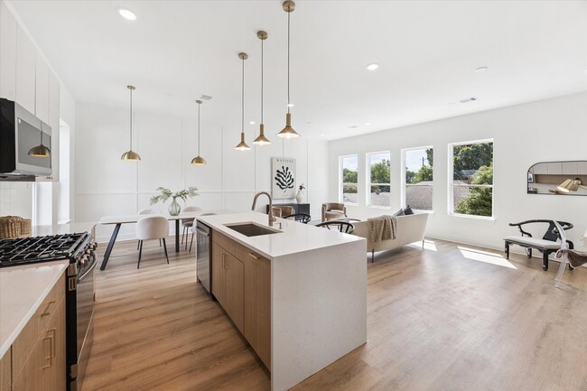 Building Photo - 6343 W Montgomery Rd