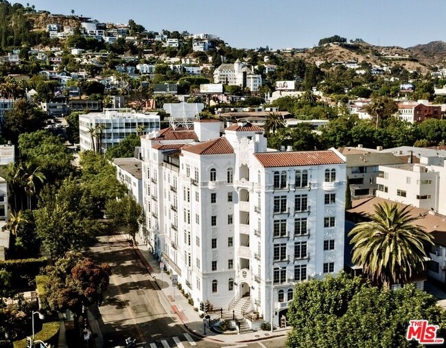 Building Photo - 1302 N Sweetzer Ave