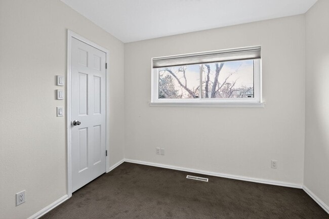 Building Photo - 770 Quince Cir