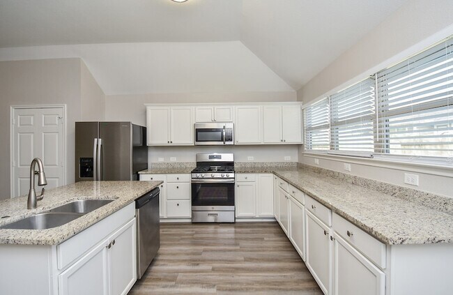 Building Photo - 946 Oak Falls Dr