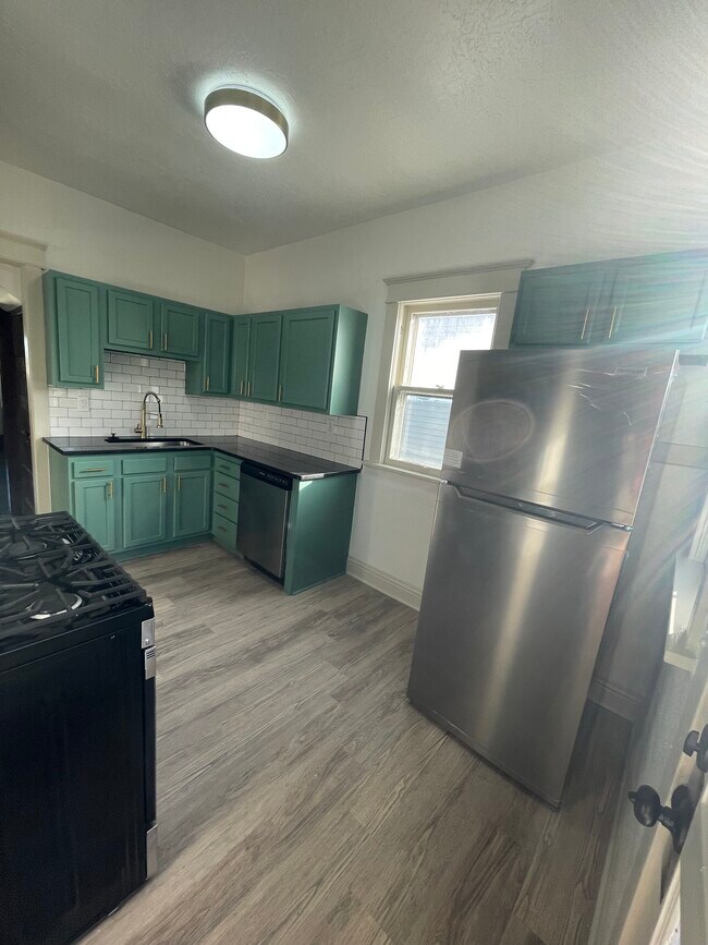 Kitchen - 10212 Plymouth Ave