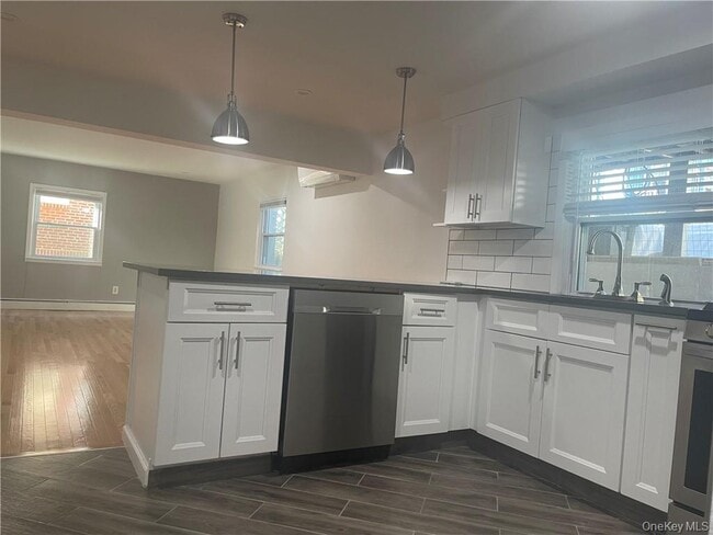 Building Photo - 175 Forest Ave