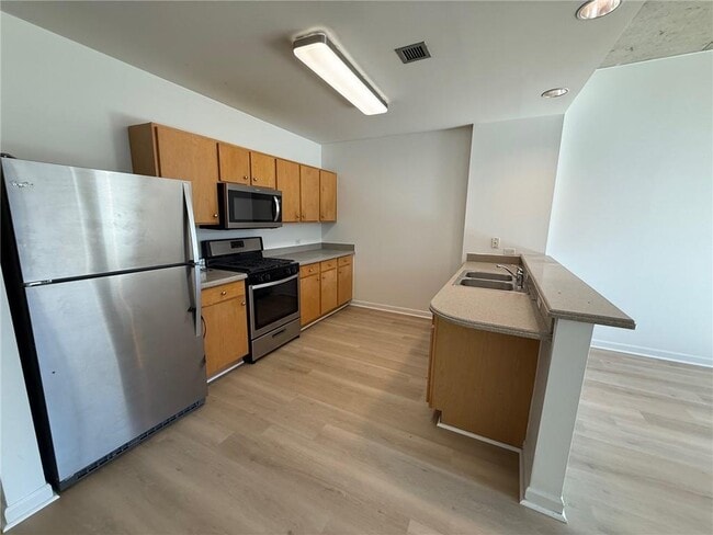 Building Photo - 115 W Peachtree Pl NW