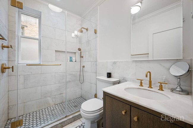 Building Photo - 539 4th St