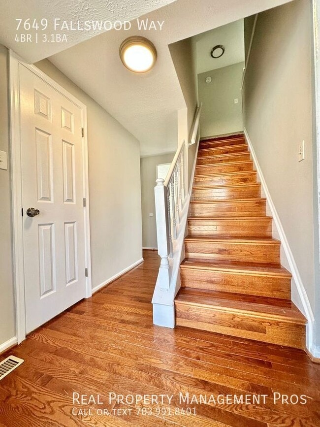 Building Photo - 7649 Fallswood Way