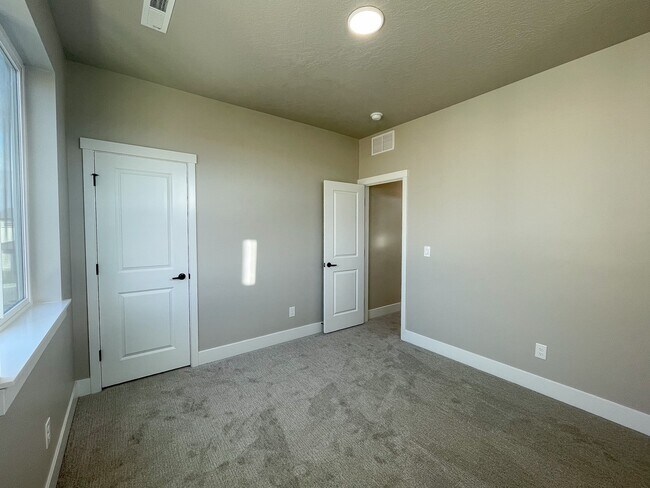 Building Photo - 6273 S Binky Ave