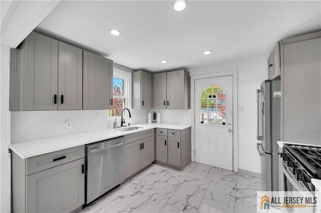 Building Photo - 14 Albourne St