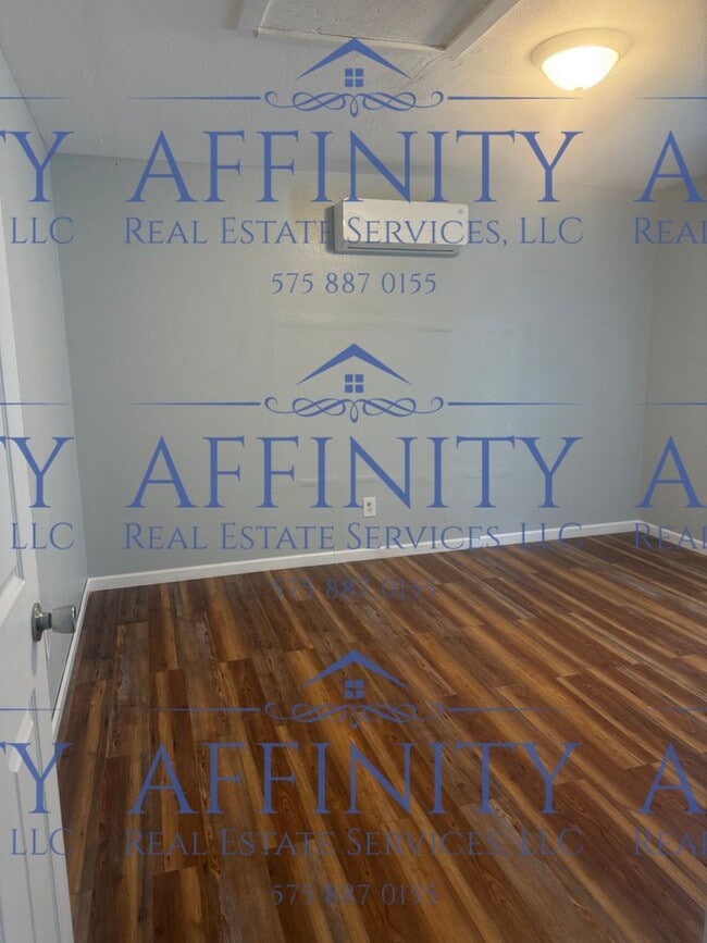 Building Photo - 2 Bedroom Home