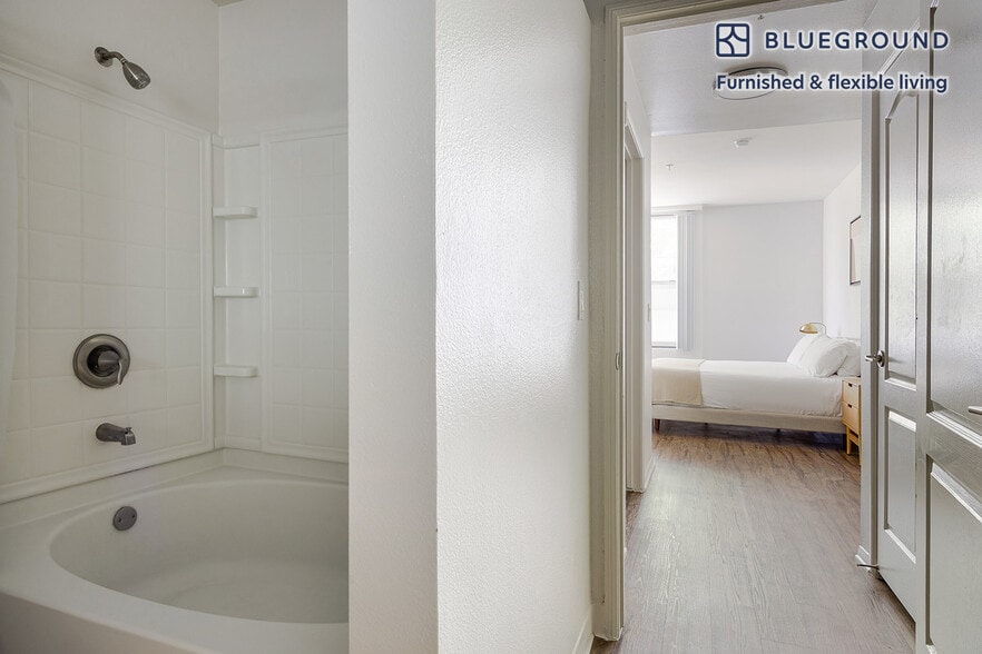 Building Photo - 13603 Marina Pointe Dr