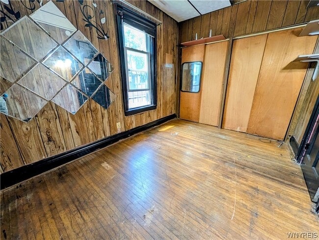 Building Photo - 325 Box Avenue Unit