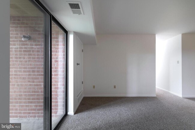 Building Photo - 3324 Valley Dr