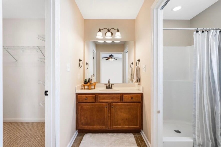 Building Photo - 7 Hull Hills Ln