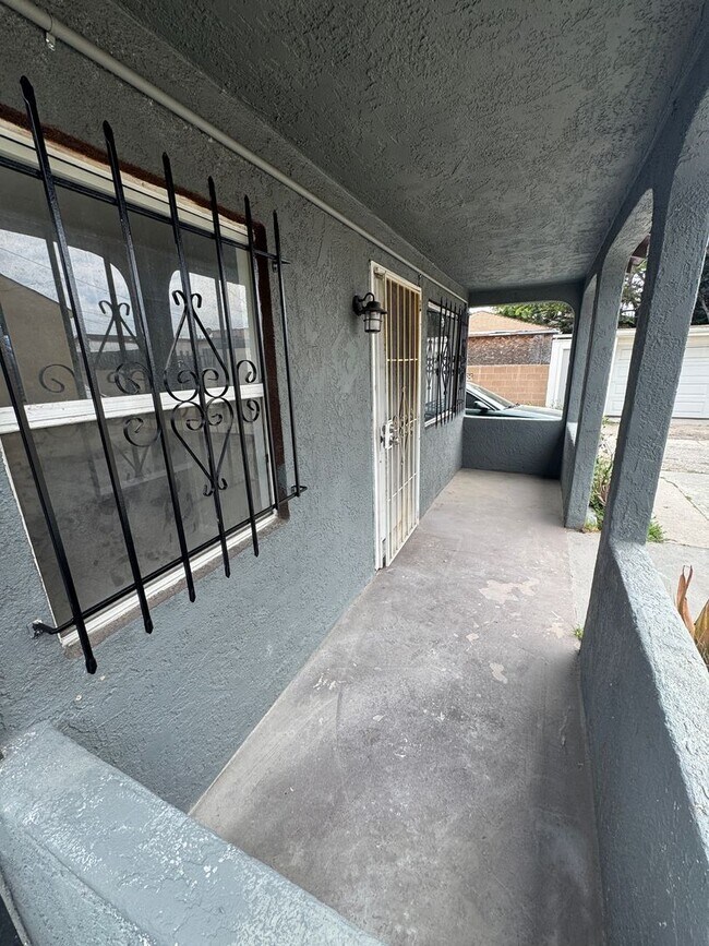 Building Photo - 6228 S Van Ness Ave