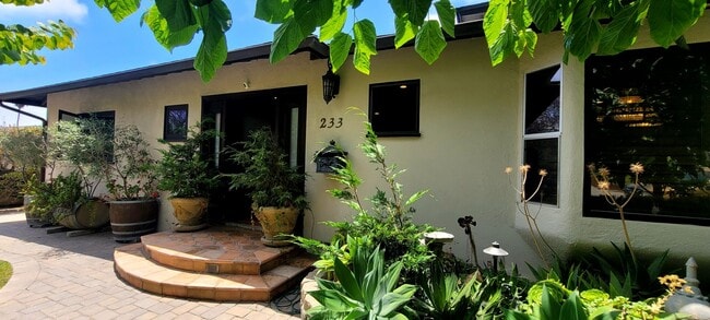 Primary Photo - Midtown Ventura 3+2 Single Family Home $52...