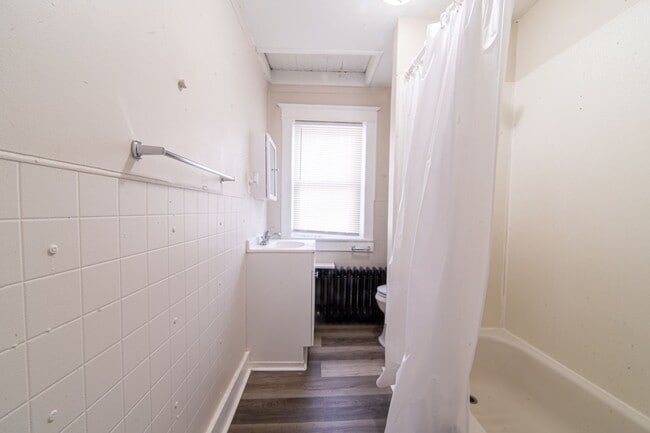 Building Photo - 817 E Pear St