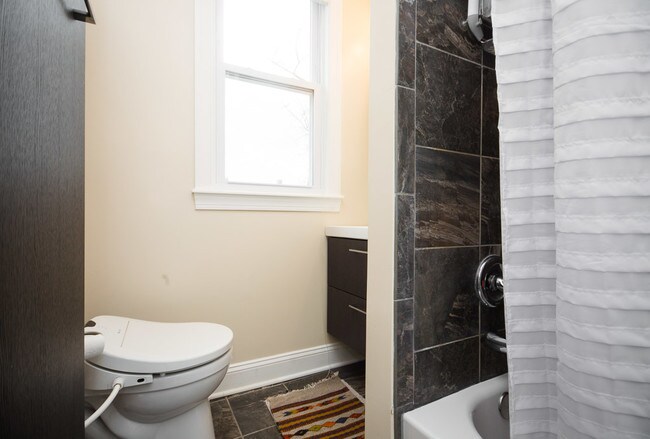 Building Photo - 1319 Corbin Pl NE