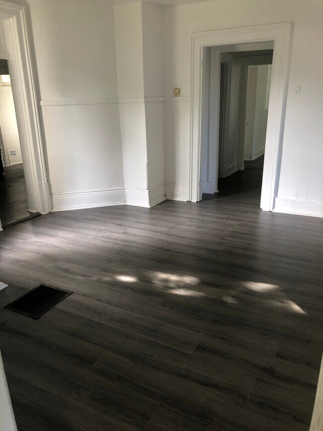 Building Photo - 500 W Wyoming Ave