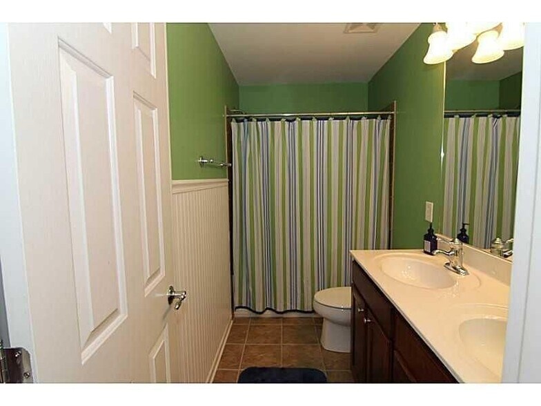 Building Photo - 203 Glenwood Dr
