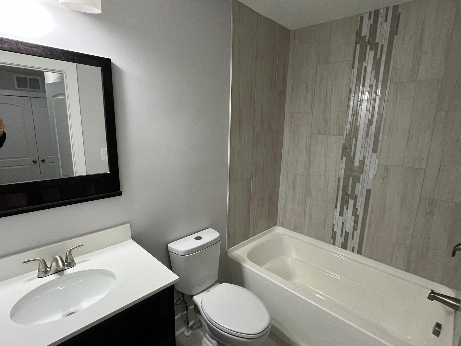 Full Bathroom - 1042 McLain Rd