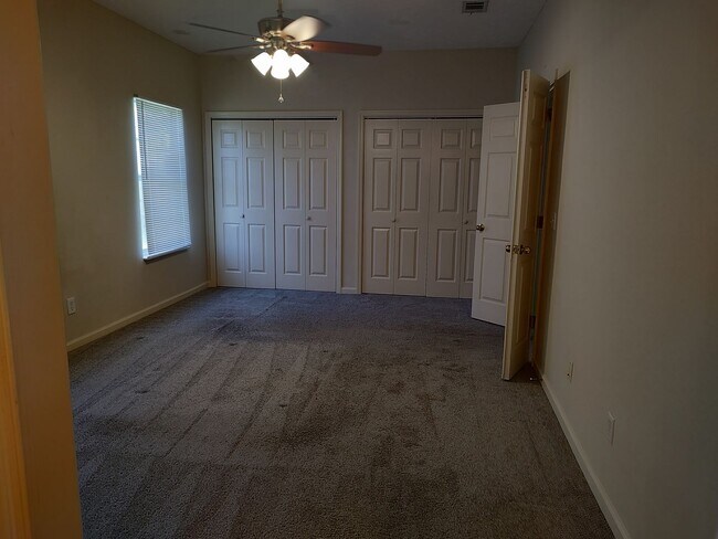 Building Photo - Spacious Home Conveniently Located in a Quiet Neighborhood!