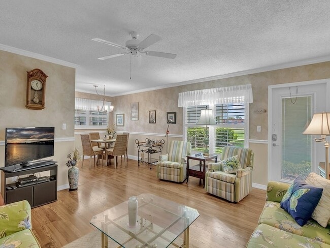 Building Photo - 8 Vista Palm Ln