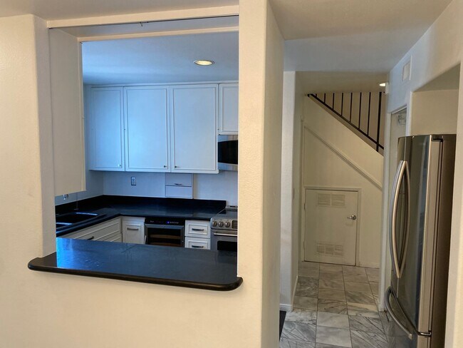 Building Photo - Las Vegas Country Club. Modernized and Upg...