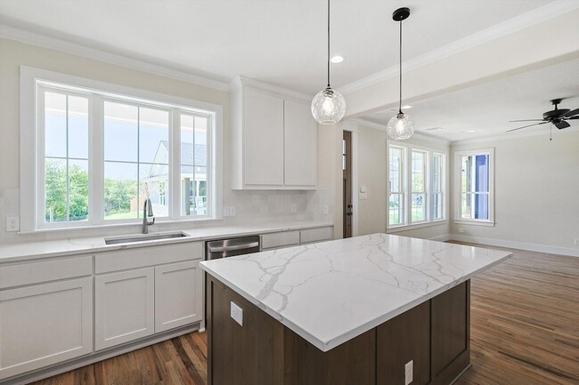 Building Photo - 510 Woodside Trl