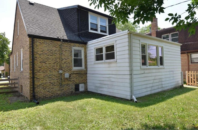 Building Photo - 3046 Emerson St