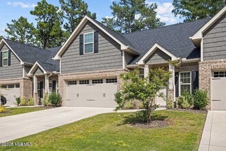 Building Photo - 127 Lark Dr