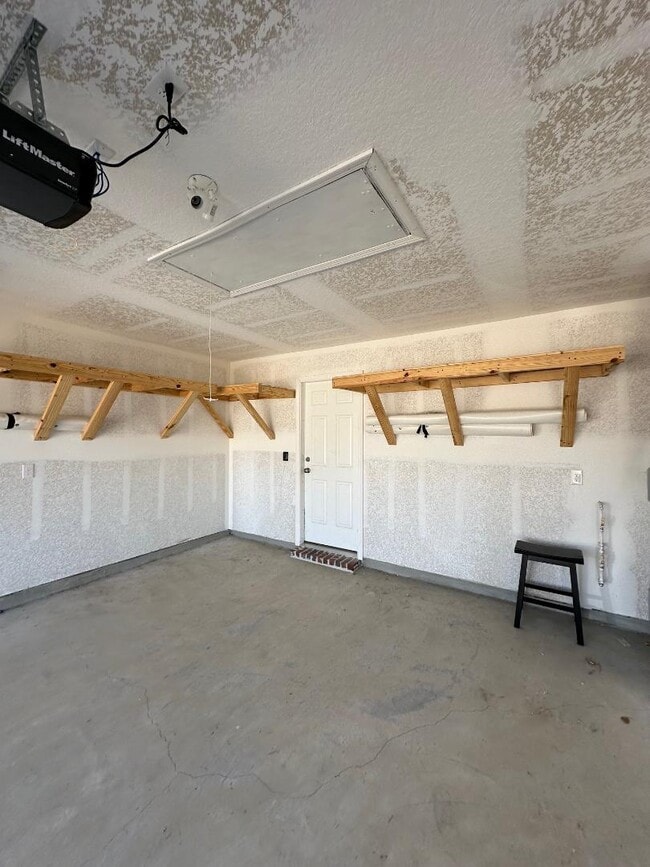 Building Photo - 3998 Whitetail Ln