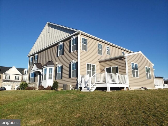 Building Photo - 323 W Boulder Dr