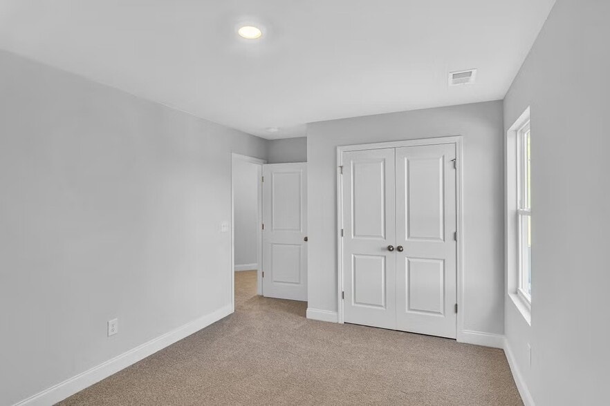 Building Photo - 109 Harvest Bluff Ln