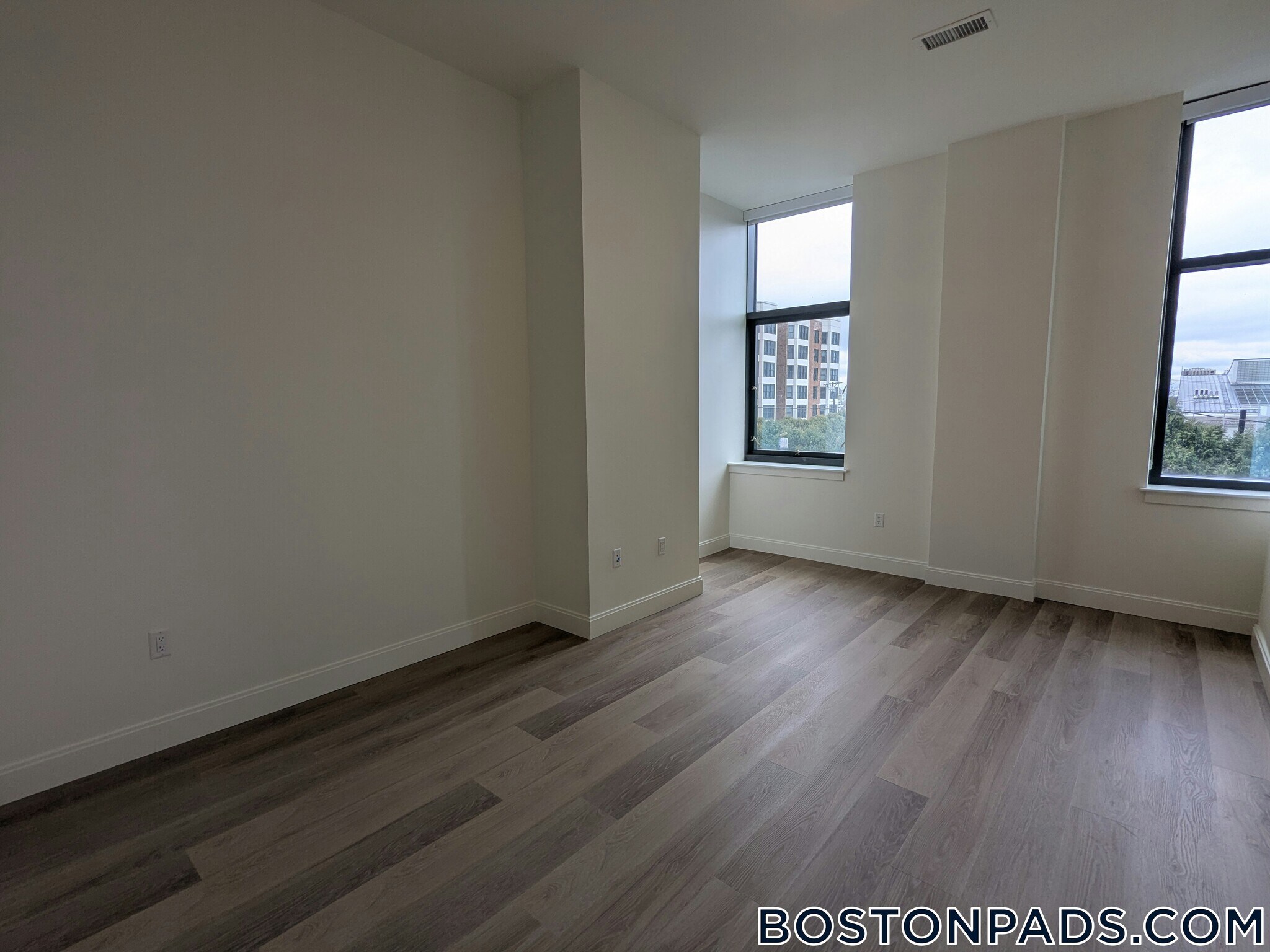 Building Photo - 1079 Commonwealth Ave