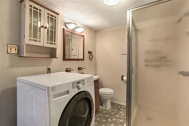 Building Photo - 2411 Somerset Dr