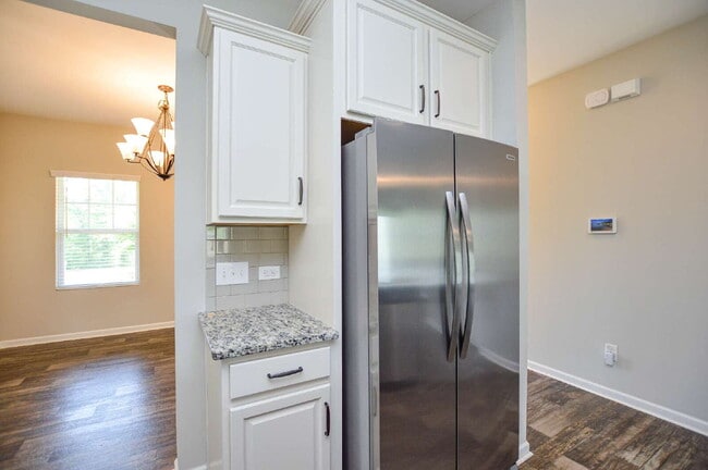 Building Photo - Spacious 4 Bedroom Home with 1st Floor Primary Suite in Austen Lakes  4 Bedrooms | 2.5 Bathrooms ...
