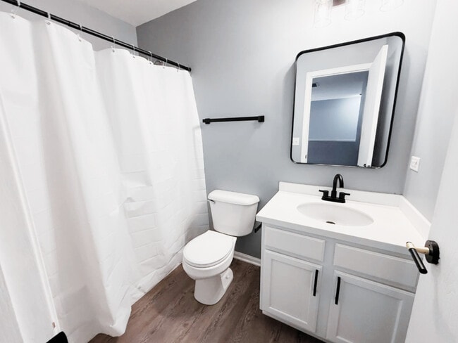 Building Photo - 3736 Munson St